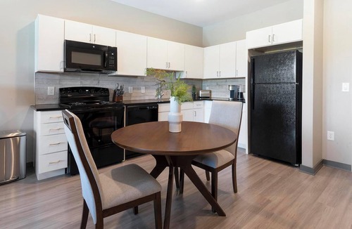 Pinch District Apartment | Landing | Beautiful 1BD, Pool, Rooftop Lounge