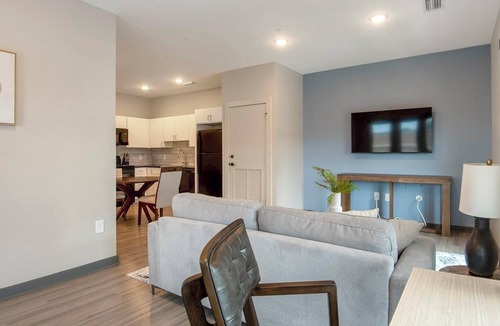 Pinch District Apartment | Landing | Beautiful 1BD, Pool, Rooftop Lounge