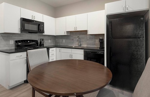 Pinch District Apartment | Landing | Beautiful 1BD, Pool, Rooftop Lounge
