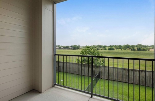 Katy Apartment | Landing | Beautiful 1BD, Pool, Courtyard