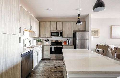 Covington Apartment | Landing | Beautiful 1BD, Gym, Pool