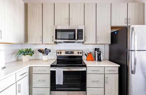 Covington Apartment | Landing | Beautiful 1BD, Gym, Pool