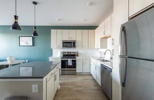 Kenton Apartment | Landing | Beautiful 1BD, Pool, Gym