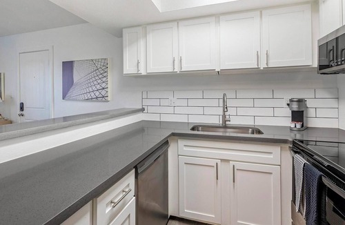 Glendale Apartment | Landing | Beautiful 1BD in Glendale