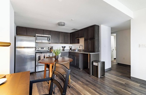 Downtown Hartford Apartment | Landing | Beautiful 1BD, Yoga Studio, Gym
