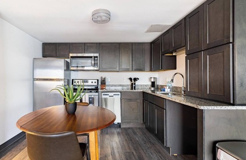Downtown Hartford Apartment | Landing | Beautiful 1BD, Yoga Studio, Gym