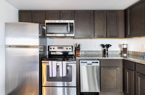 Downtown Hartford Apartment | Landing | Beautiful 1BD, Yoga Studio, Gym