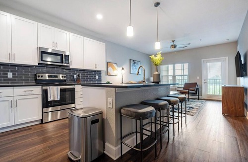 Interchange Square Apartment | Landing | Beautiful 1BD, Yoga Studio, Game Room