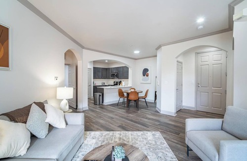 Corryville Apartment | Landing | Beautiful 2BD, Gym, Pool