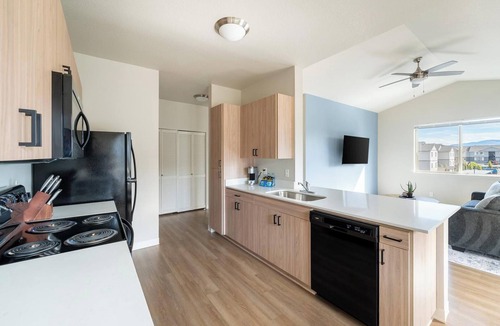 Molalla Apartment | Landing | Beautiful 2BD, Clubhouse, Gym