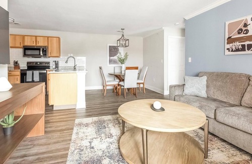 Eureka Apartment | Landing | Beautiful 2BD, Clubhouse, Gym