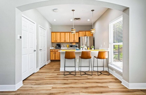Eureka Apartment | Landing | Beautiful 2BD, Clubhouse, Gym