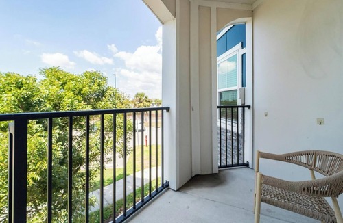 Venice Apartment | Landing | Beautiful 2BD, Clubhouse, Pool