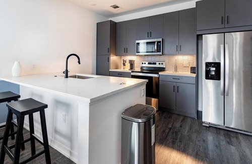 Coraopolis Apartment | Landing | Beautiful 2BD, Courtyard, Gym