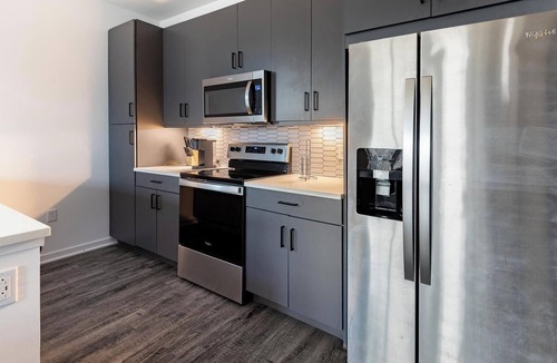 Coraopolis Apartment | Landing | Beautiful 2BD, Courtyard, Gym