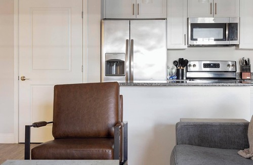 Vernon Apartment | Landing | Beautiful 2BD, Game Room, Gym