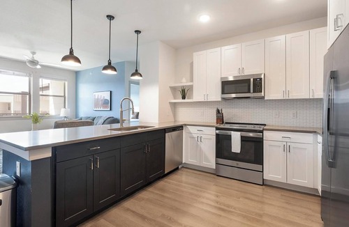 Lower Basin Lake Travis Apartment | Landing | Beautiful 2BD, Gym, Pool