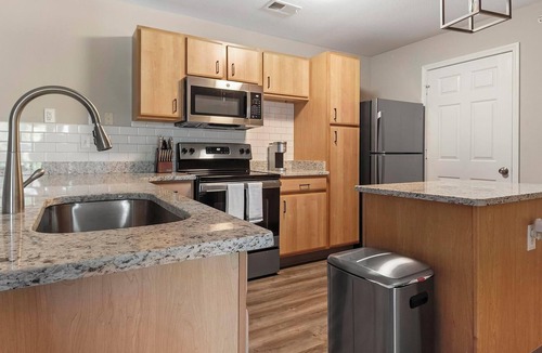 Eureka Apartment | Landing | Beautiful 2BD, Gym, Pool