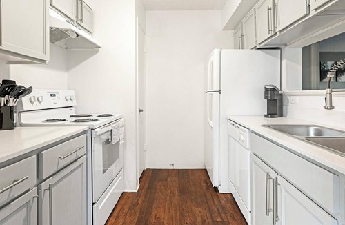 Windsor Park Apartment | Landing | Beautiful 2BD, Pool, Gym