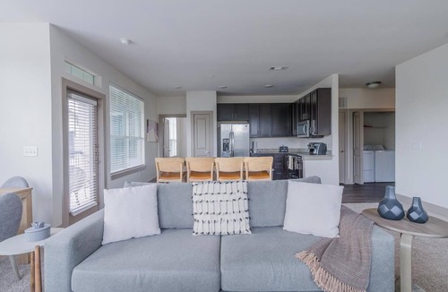 Spring Apartment | Landing | Beautiful 2BD, Pool, Clubhouse