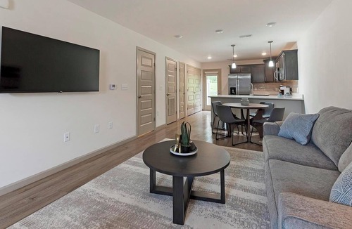 Lyman Apartment | Landing | Beautiful 2BD, Pool, Gym