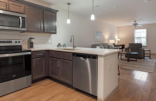 Lyman Apartment | Landing | Beautiful 2BD, Pool, Gym