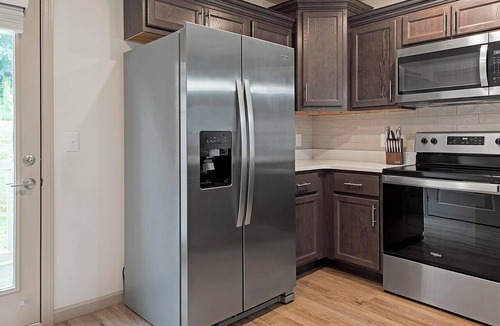 Lyman Apartment | Landing | Beautiful 2BD, Pool, Gym