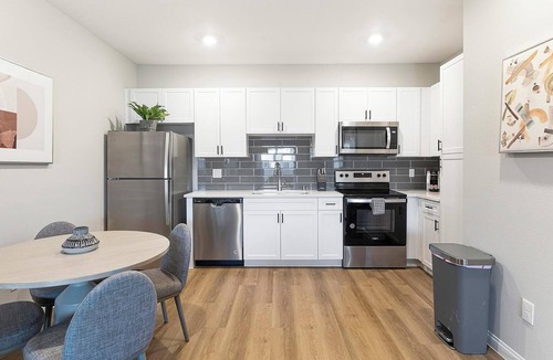 Townsite Apartment | Landing | Beautiful 2BD, Rooftop Lounge, Pool