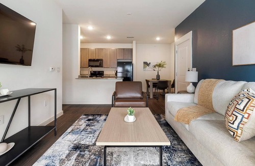 Lockhart Apartment | Landing | Beautiful 2BD, Pool, Gym