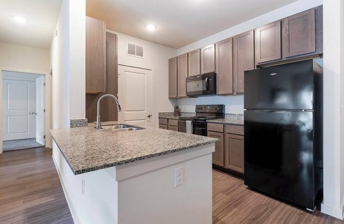 Lockhart Apartment | Landing | Beautiful 2BD, Pool, Gym