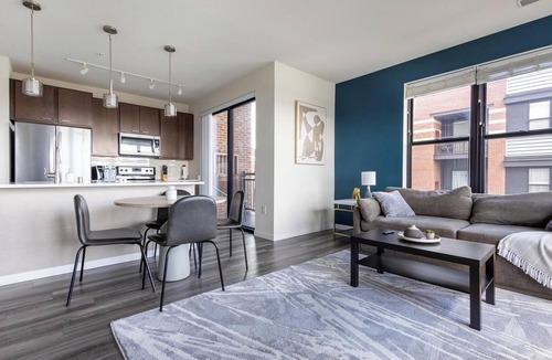Milwaukee Apartment | Landing | Beautiful 2BD, Gym, Courtyard
