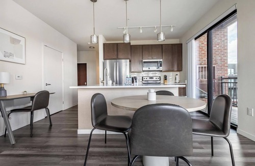 Milwaukee Apartment | Landing | Beautiful 2BD, Gym, Courtyard