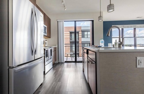 Milwaukee Apartment | Landing | Beautiful 2BD, Gym, Courtyard