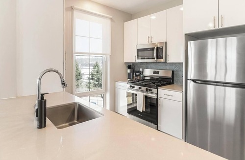 New Haven Apartment | Landing | Beautiful 2BD, Yoga Studio, Gym