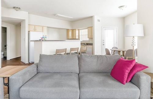Southbelt/Ellington Apartment | Landing | Beautiful 2BD, Clubhouse, Pool