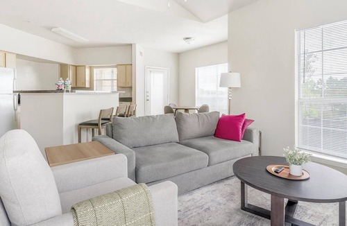 Southbelt/Ellington Apartment | Landing | Beautiful 2BD, Clubhouse, Pool