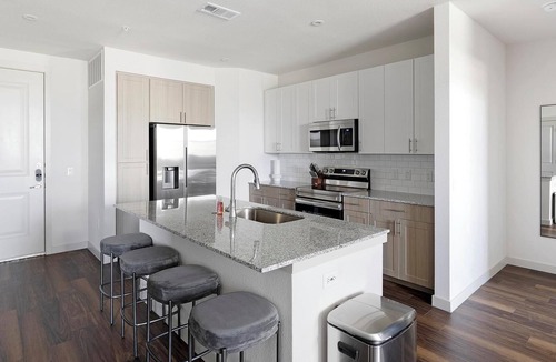 Fate Apartment | Landing | Beautiful 2BD, Clubhouse, Pool