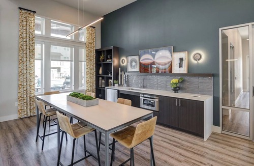 Fate Apartment | Landing | Beautiful 2BD, Clubhouse, Pool