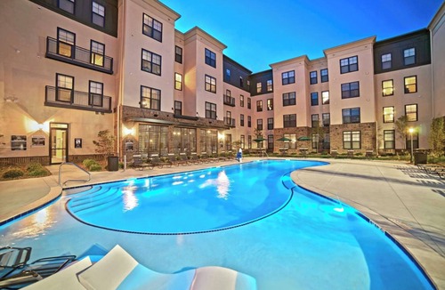 Central West End Apartment | Landing | Beautiful 2BD, Pool, Gym