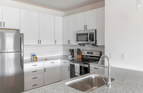 Athens Apartment | Landing | Beautiful 2BD, Yoga Studio, Pool