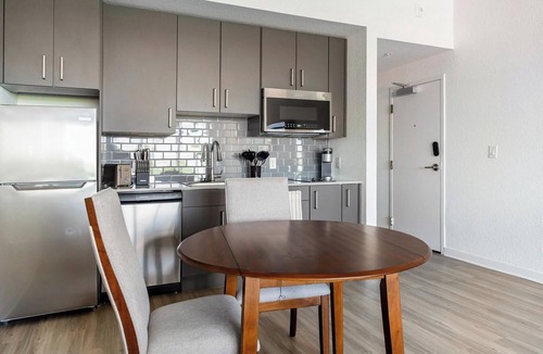 Golden Gate Apartment | Landing | Beautiful Studio, Yoga Studio, Courtyard
