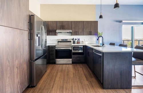 Springfield Apartment | Landing | Beautiful Studio, Gym, Pool