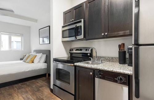 Pearl District Apartment | Landing | Beautiful Studio, Courtyard, Gym