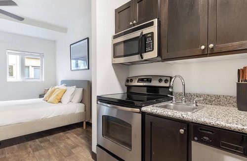 Pearl District Apartment | Landing | Beautiful Studio, Courtyard, Gym