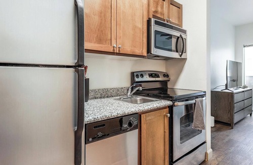 Pearl District Apartment | Landing | Beautiful Studio, Courtyard, Gym