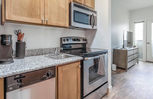 Pearl District Apartment | Landing | Beautiful Studio, Courtyard, Gym
