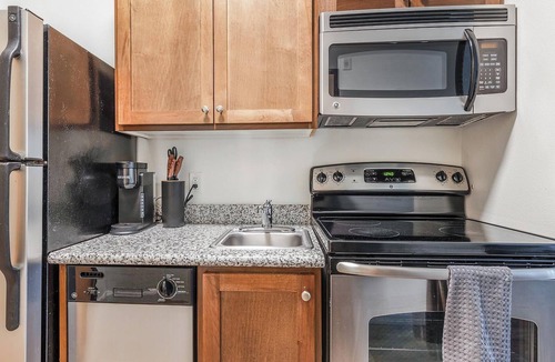 Pearl District Apartment | Landing | Beautiful Studio, Courtyard, Gym