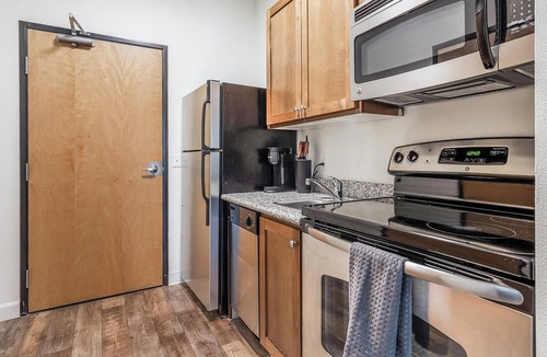 Pearl District Apartment | Landing | Beautiful Studio, Courtyard, Gym