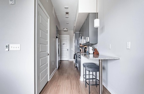 Hitch Village - Fred Wessels Homes Apartment | Landing | Beautiful Studio, Clubhouse, Courtyard