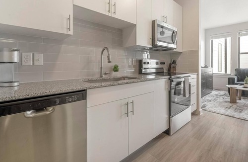 Sweetbriar Apartment | Landing | Beautiful Studio, Pool, Gym